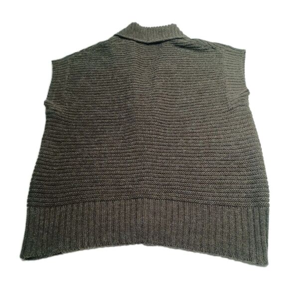 Romeo and Juliet couture Women's Olive Green Super Soft Knit Vest Size Medium - Picture 2 of 9